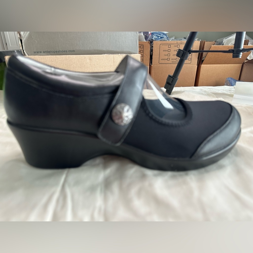 NEW in box, Alegria Maya, Black Mary Jane Wedges, Women’s 42, Cushioned